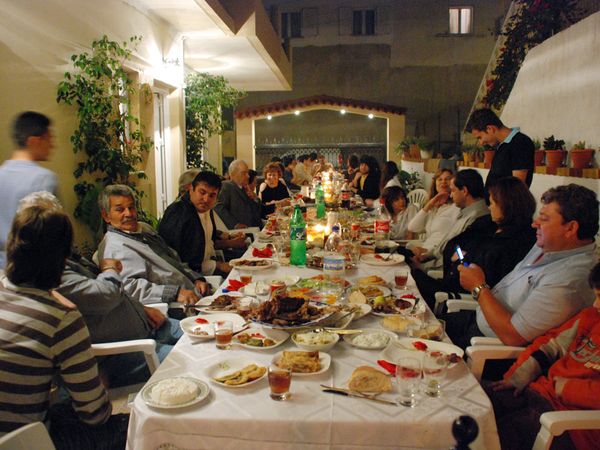 greek-family_9075_600x450