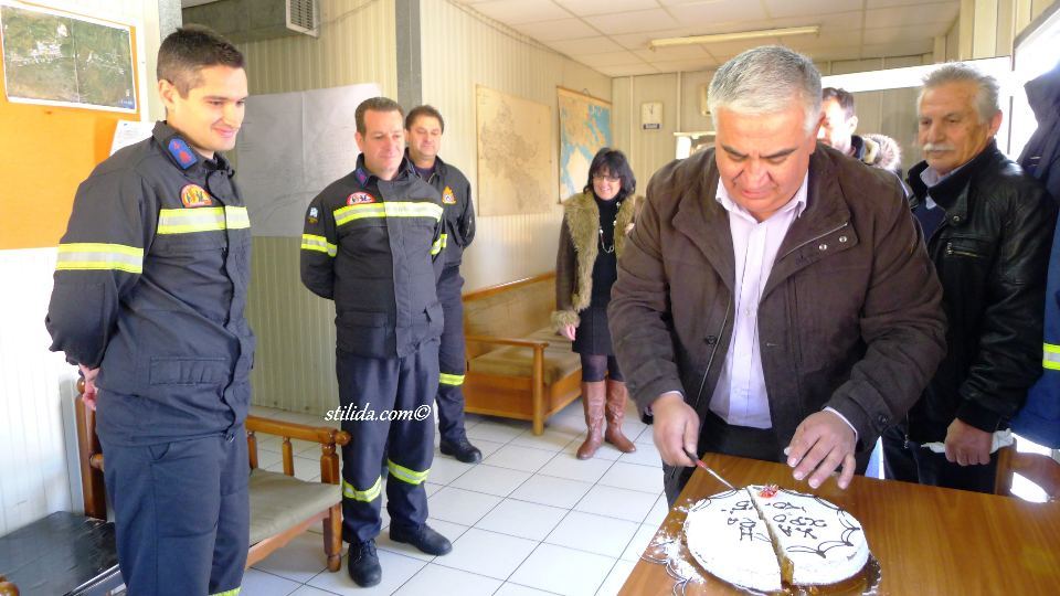 ΒΑΣΙΛΟΠΙΤΑ ΠΥΡΟΣΒΕΣΤΙΚΗ ΣΤΥΛΙΔΑΣ 2015 (1)