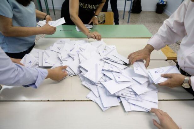 Aυτοδιοικητικές; Elections 2019; Greece; Municipal elections; Thessaloniki; counting; election; election day; elections; electoral; european parliament elections 2019; municipal; politics; regional; vote; voter; voters; voting; Εκλογές 2019; Ελλάδα; Ευρωεκλογές; Θεσσαλονίκη; δημοτικές; δημοτικές εκλογές; εκλογές; εκλογικά κέντρα; εκλογική διαδικασία; κάλπη; καταμέτρηση; περιφερειακές; πολιτική; φάκελοι; ψήφιση; ψήφοι; ψήφος; ψηφοφορία; ψηφοφόρος;